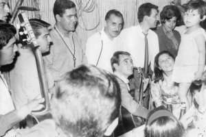Año 1965. Mercedes Sosa es homenajeada, entre otros, por Guillermo Murúa, en "La Tranquera de Ecos del Ande".